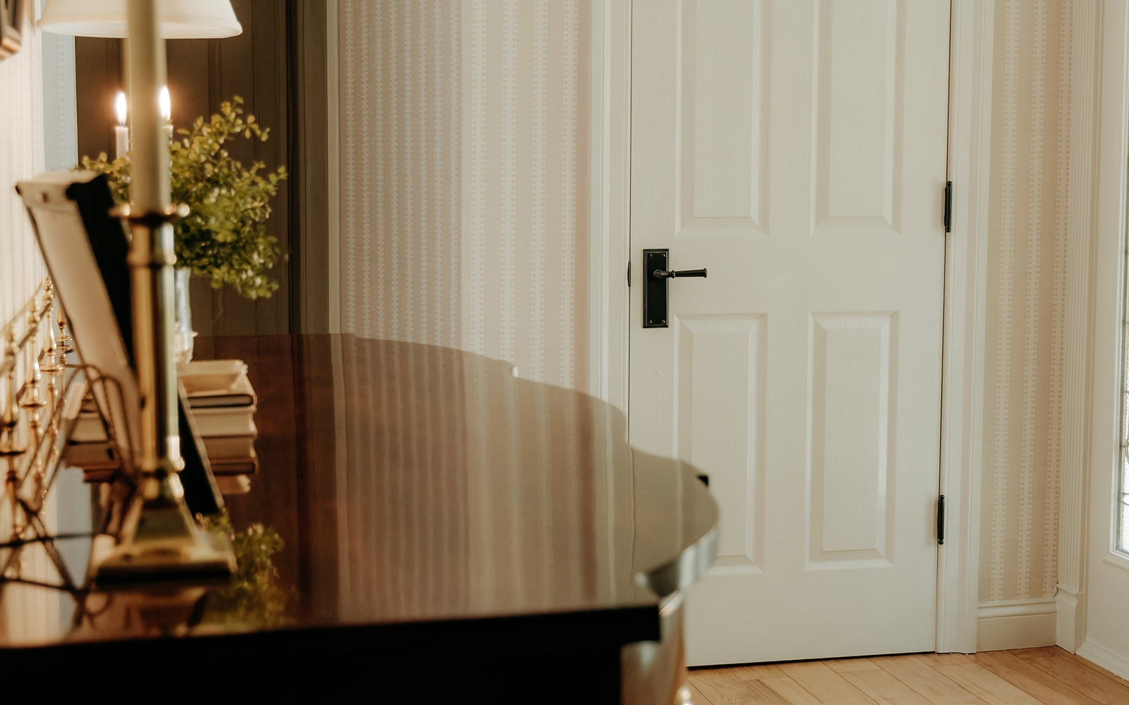 A Modern Manor Meets Luxurious Craftsmanship