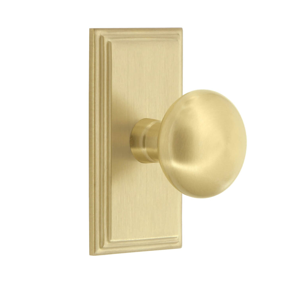 Carré Short Plate with Fifth Avenue Knob in Satin Brass