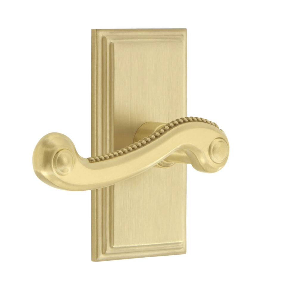 Carré Short Plate with Newport Lever in Satin Brass