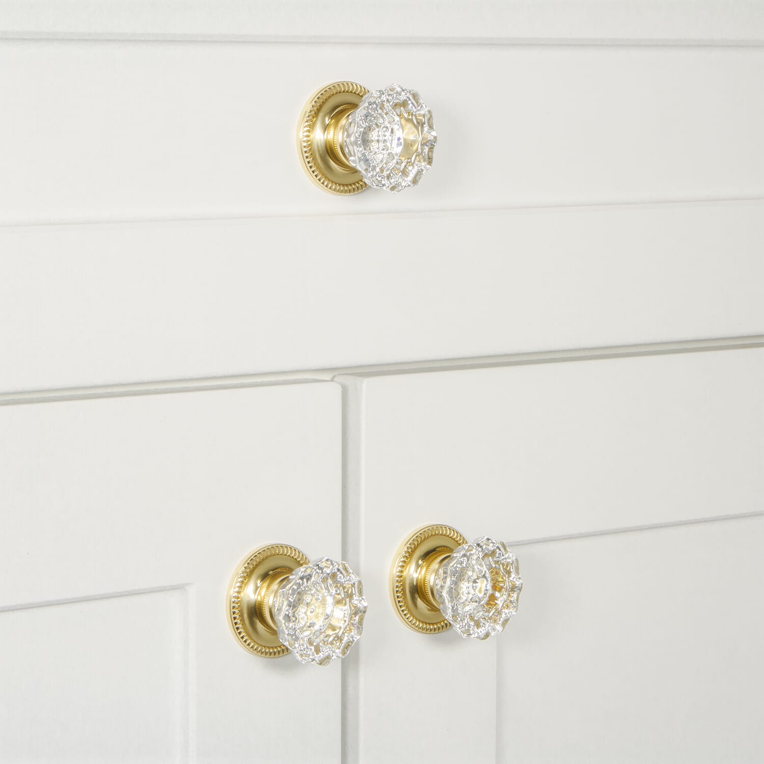 Versailles Crystal 1-3/8" Cabinet Knob with Newport Rosette in Polishe - Grandeur Hardware Versailles Crystal 1-3/8" Cabinet Knob with Newport Rosette in Polishe - Grandeur Hardware