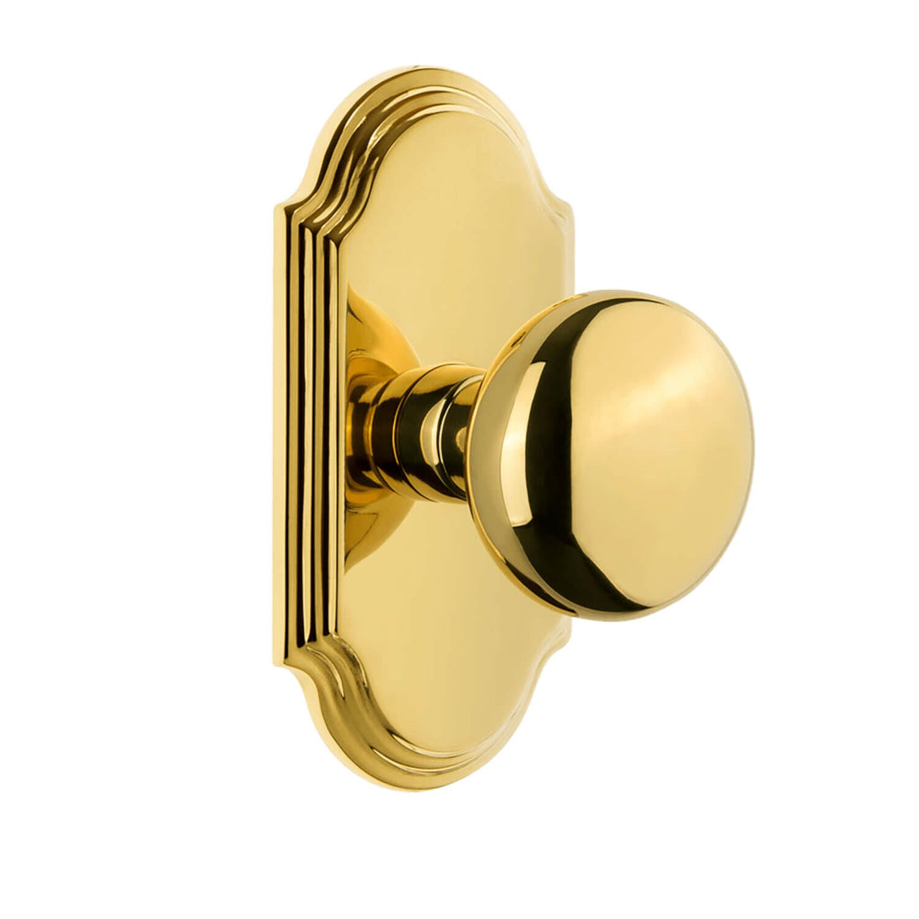 Arc Short Plate with Fifth Avenue Knob in Polished Brass