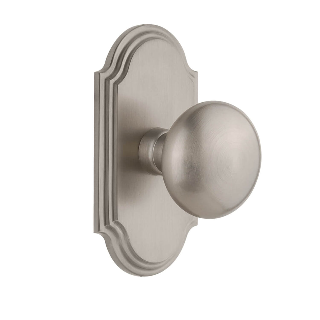 Arc Short Plate with Fifth Avenue Knob in Satin Nickel