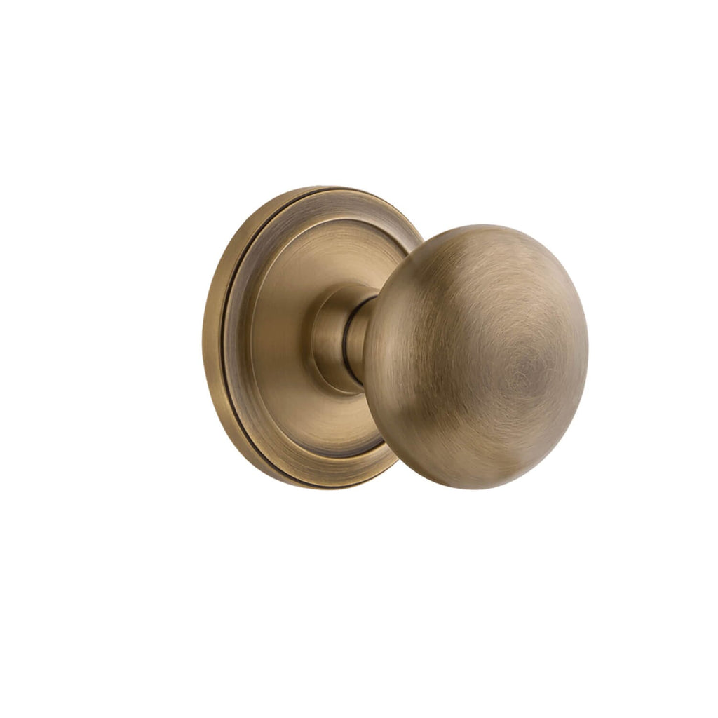 Circulaire Rosette with Fifth Avenue Knob in Vintage Brass