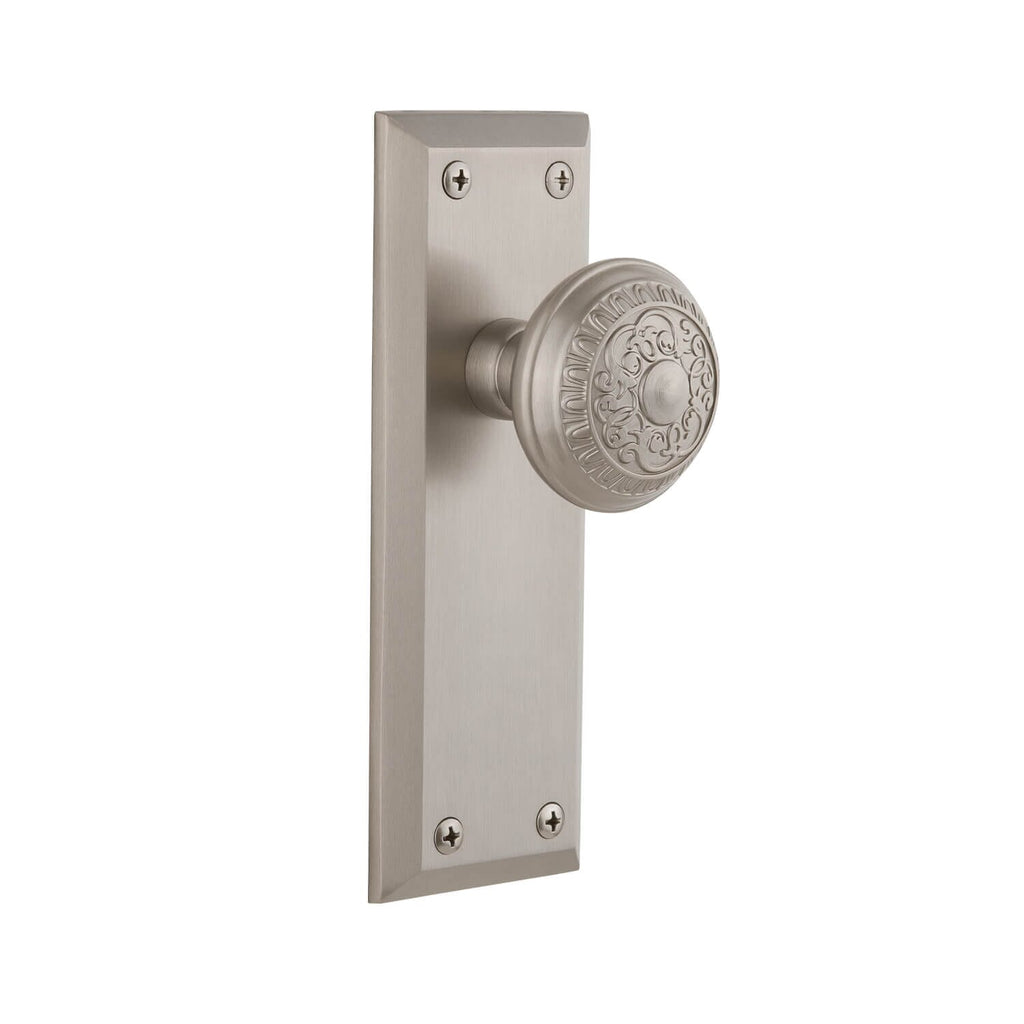 Fifth Avenue Long Plate with Windsor Knob in Satin Nickel