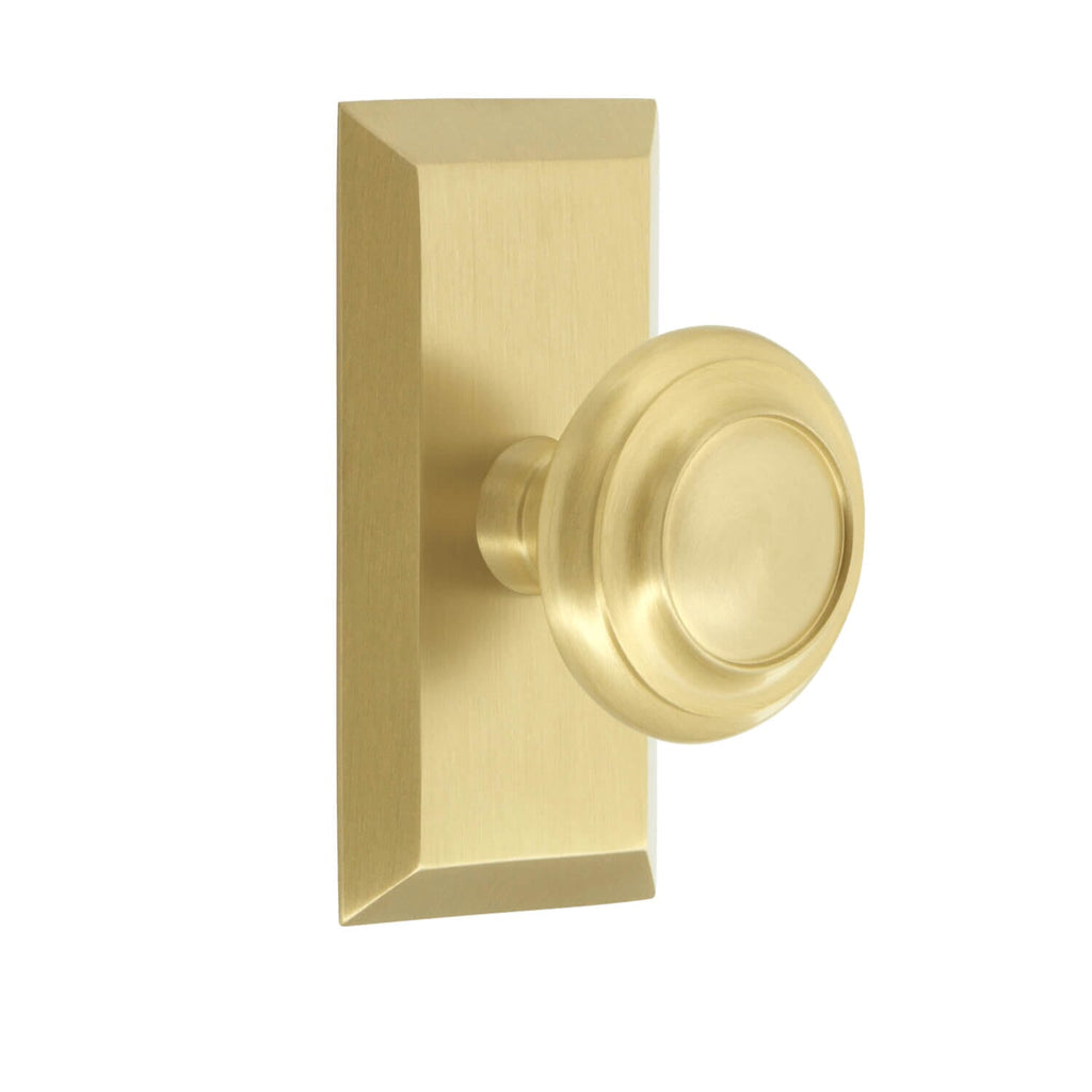 Fifth Avenue Short Plate with Circulaire Knob in Satin Brass