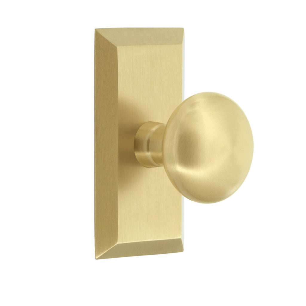 Fifth Avenue Short Plate with Fifth Avenue Knob in Satin Brass