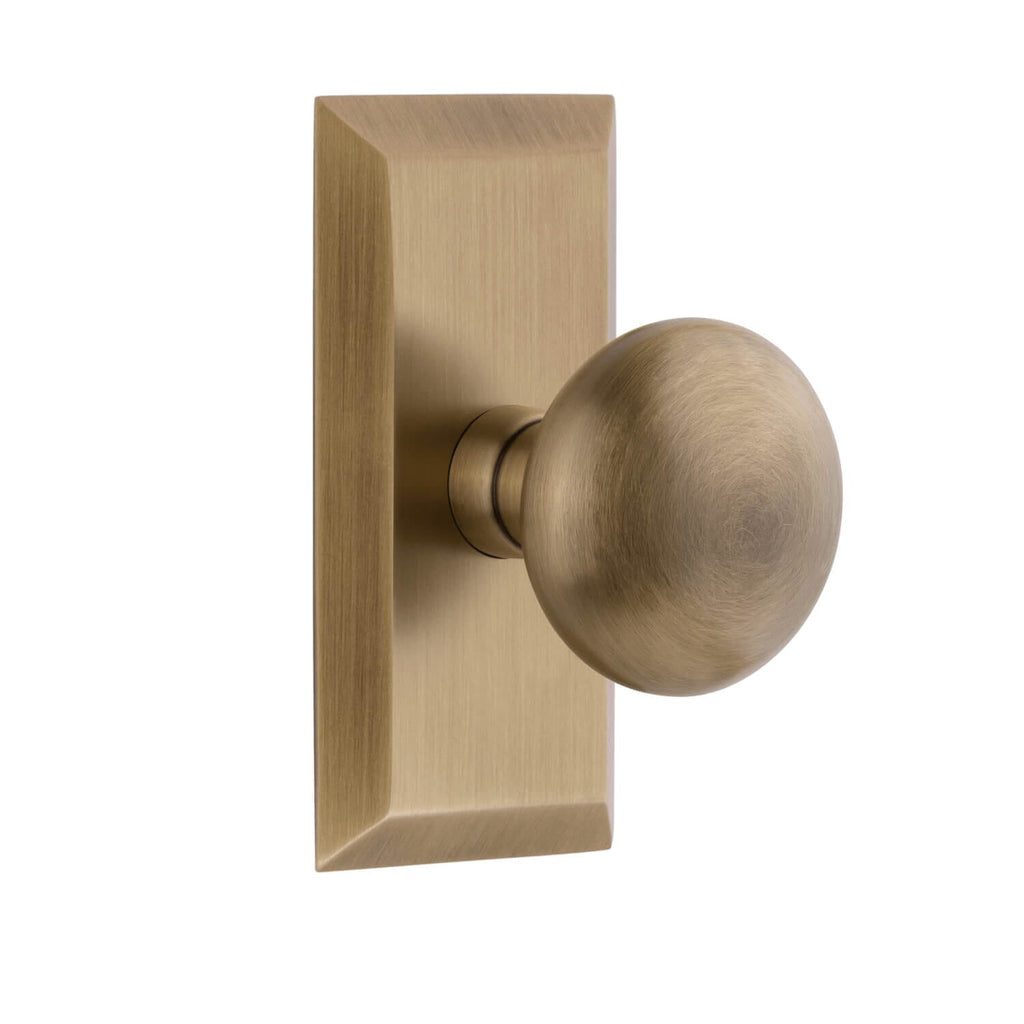 Fifth Avenue Short Plate with Fifth Avenue Knob in Vintage Brass