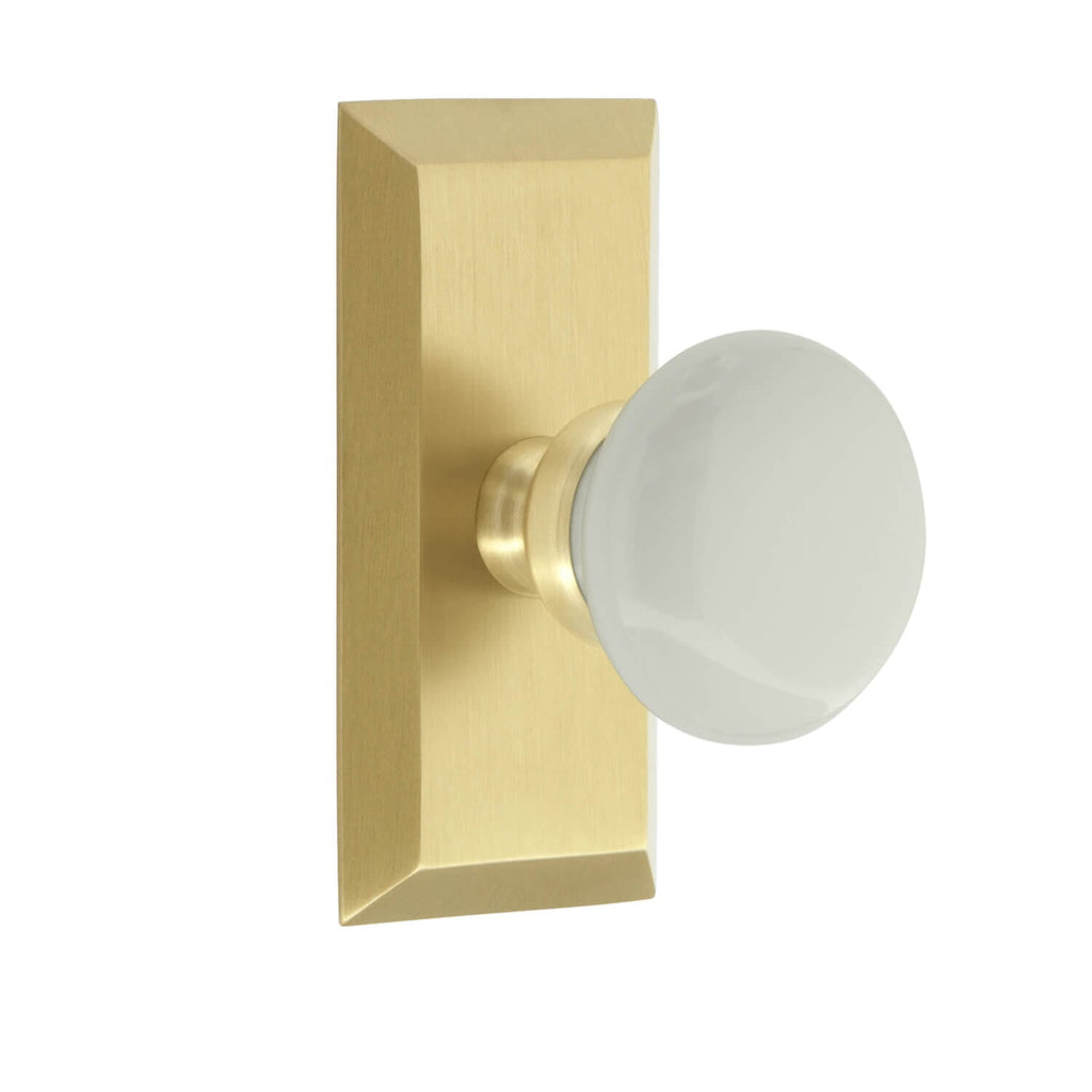 Fifth Avenue Short Plate with Hyde Park Knob in Satin Brass