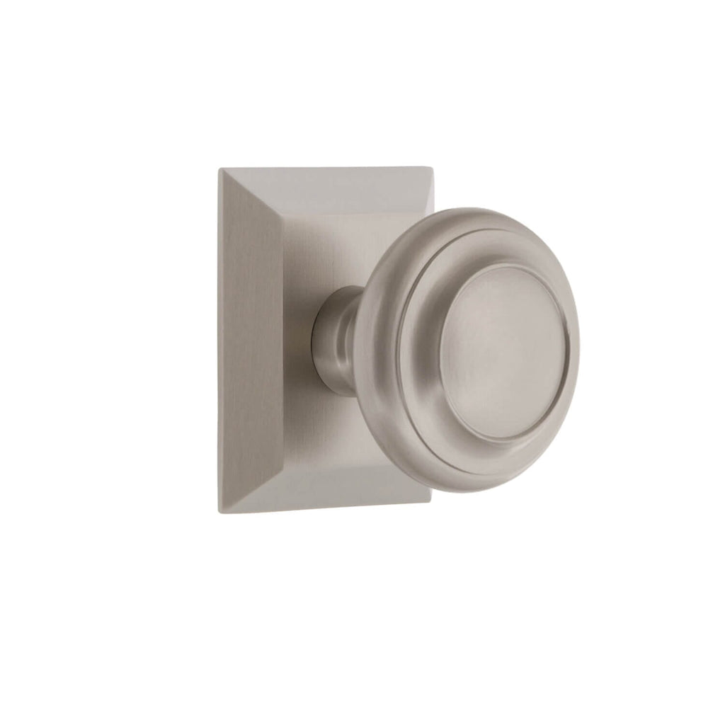 Fifth Avenue Square Rosette with Circulaire Knob in Satin Nickel