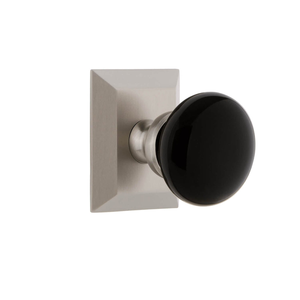 Fifth Avenue Square Rosette with Coventry Knob in Satin Nickel