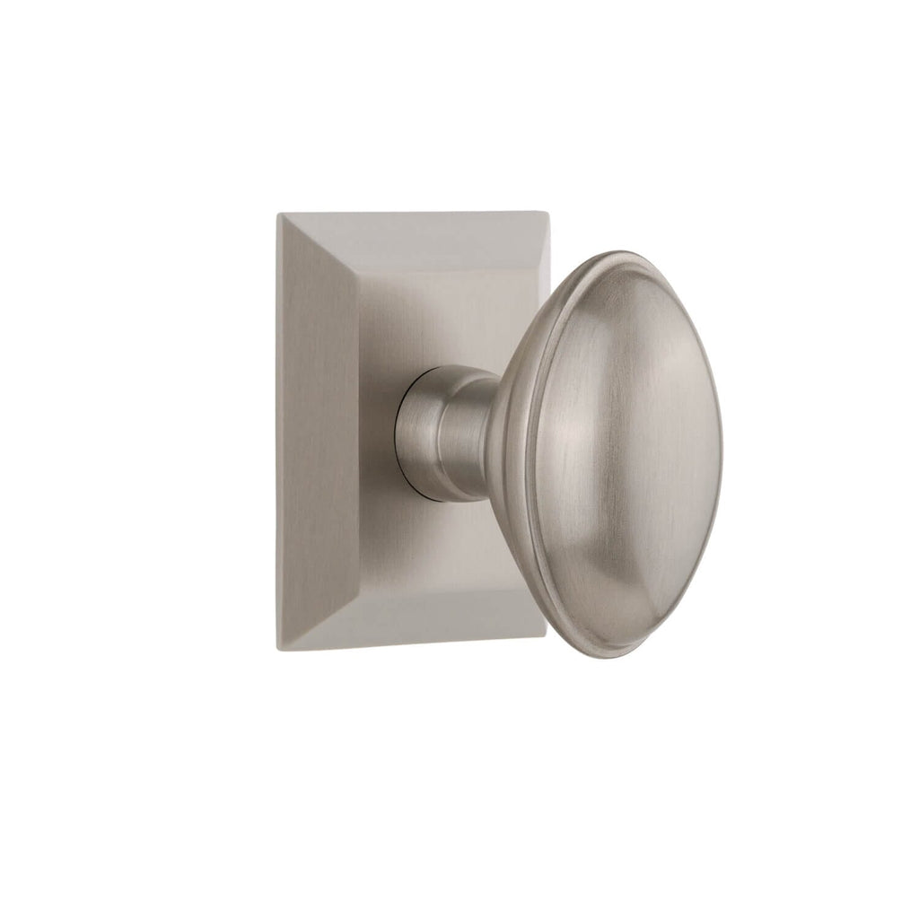 Fifth Avenue Square Rosette with Eden Prairie Knob in Satin Nickel