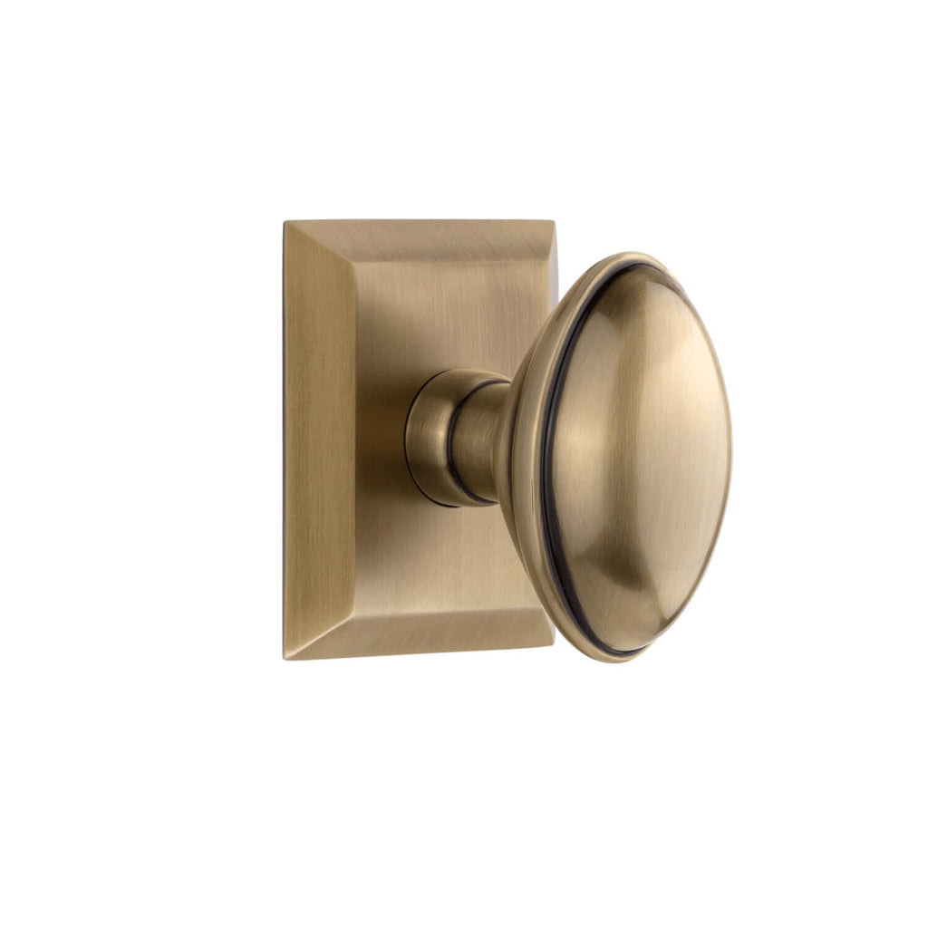 Fifth Avenue Square Rosette with Eden Prairie Knob in Vintage Brass