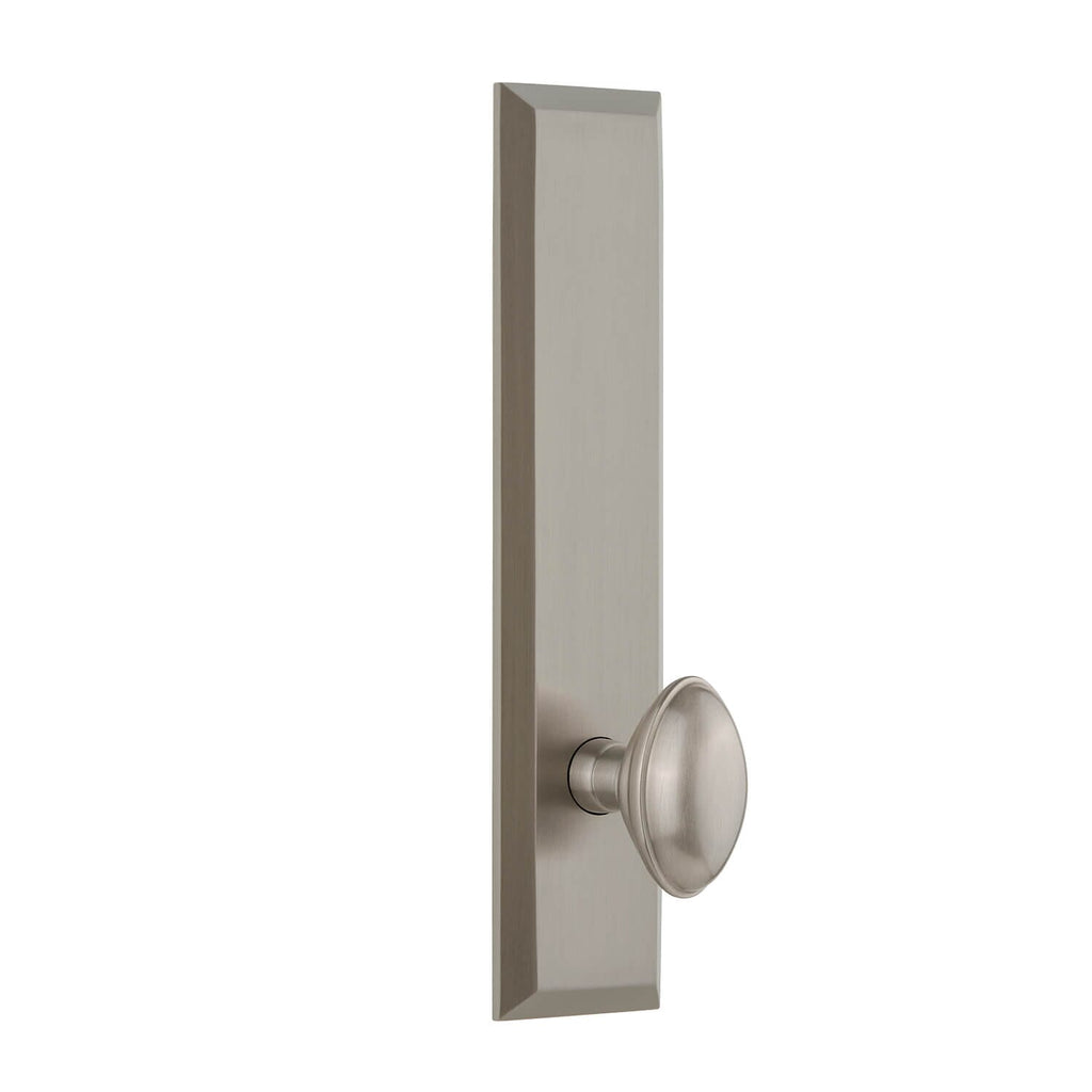 Fifth Avenue Tall Plate with Eden Prairie Knob in Satin Nickel