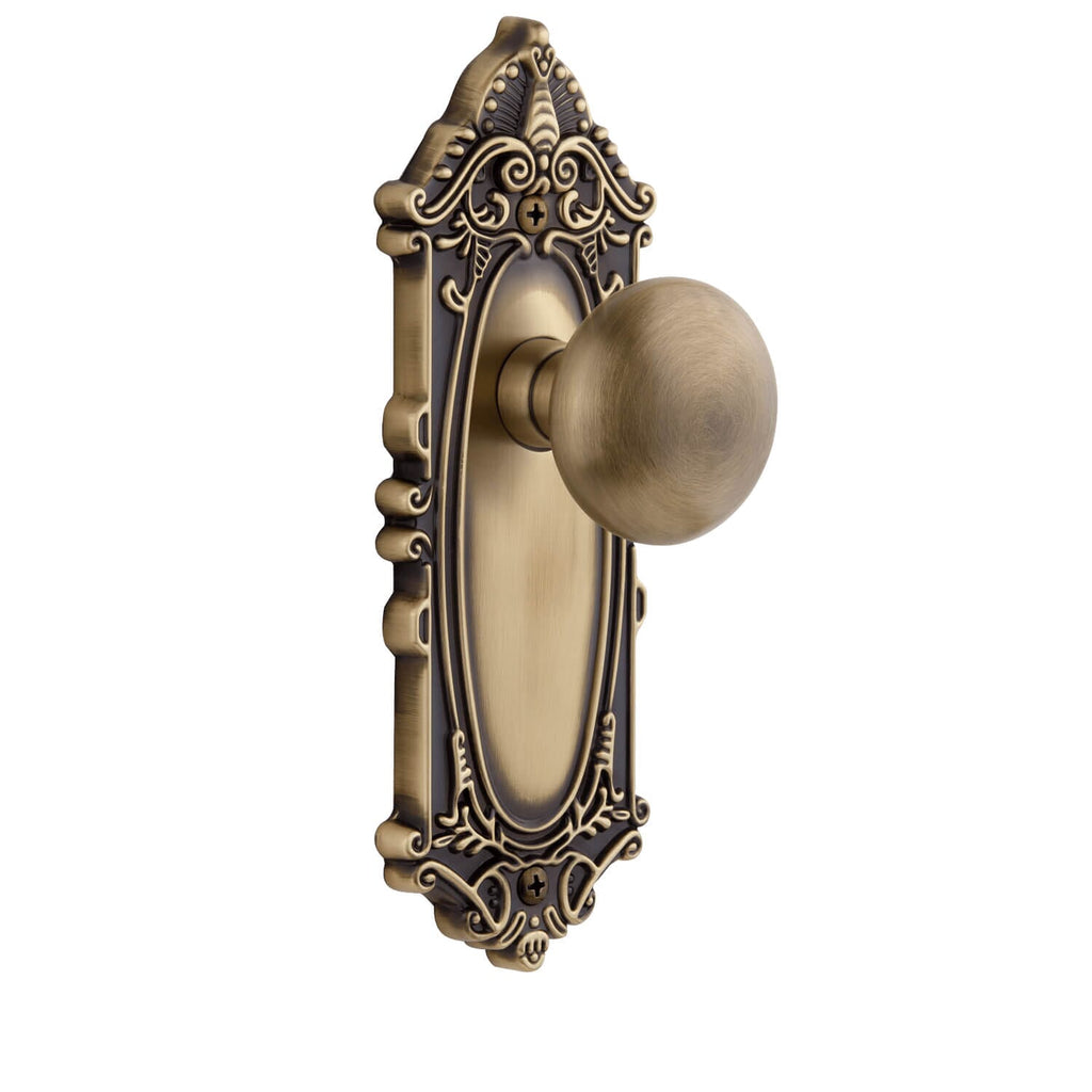 Grande Victorian Long Plate with Fifth Avenue Knob in Vintage Brass