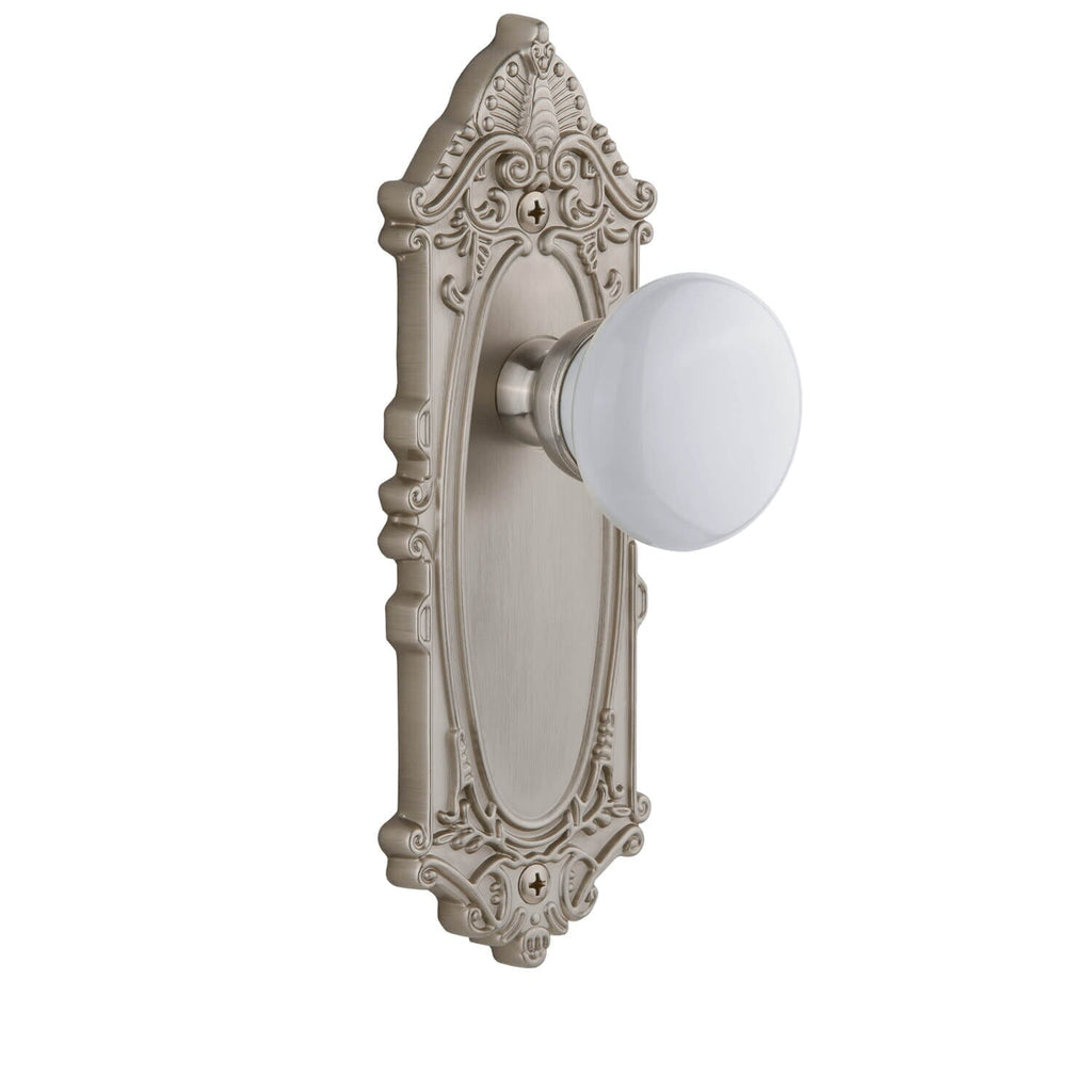 Grande Victorian Long Plate with Hyde Park Knob in Satin Nickel