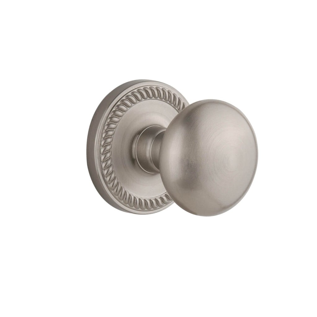 Newport Rosette with Fifth Avenue Knob in Satin Nickel